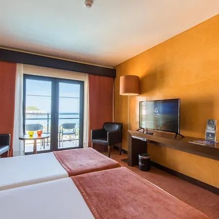 Gale Santa Cruz 4*
